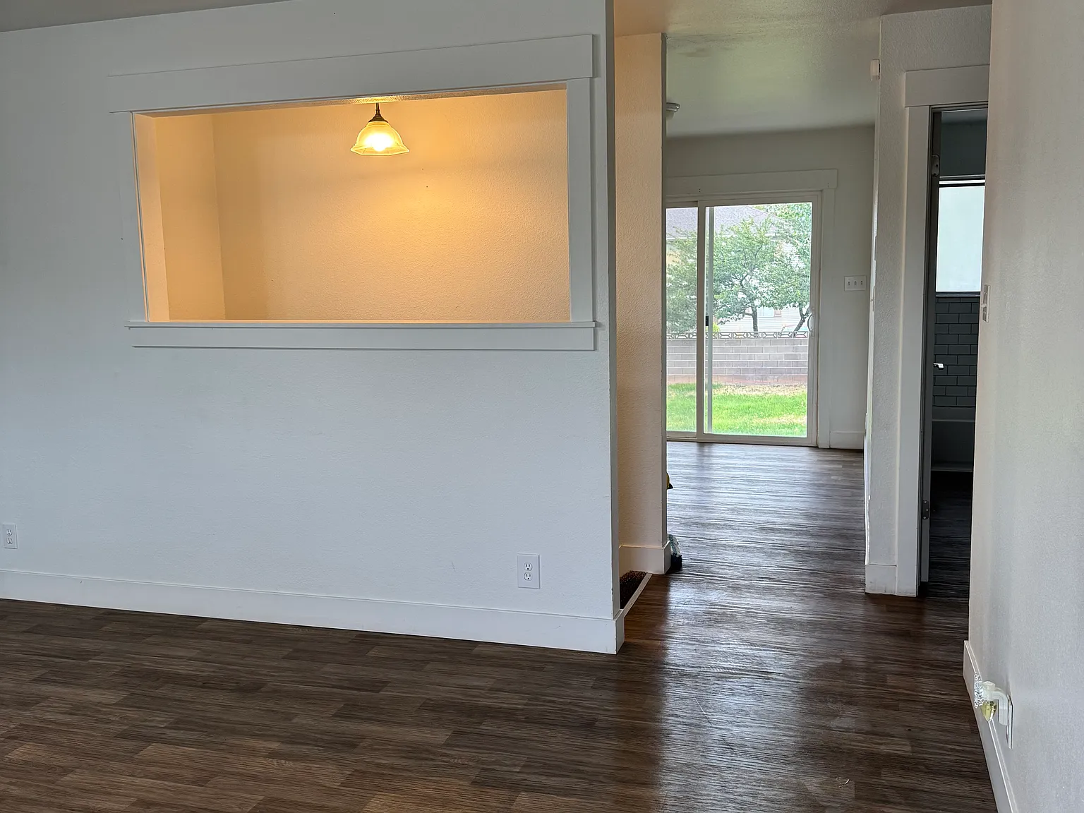 5 bed, 2352 sqft, $2,700 — Photo 2