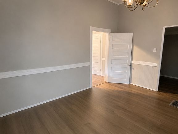 3rd image of 4052 Mikado Ave