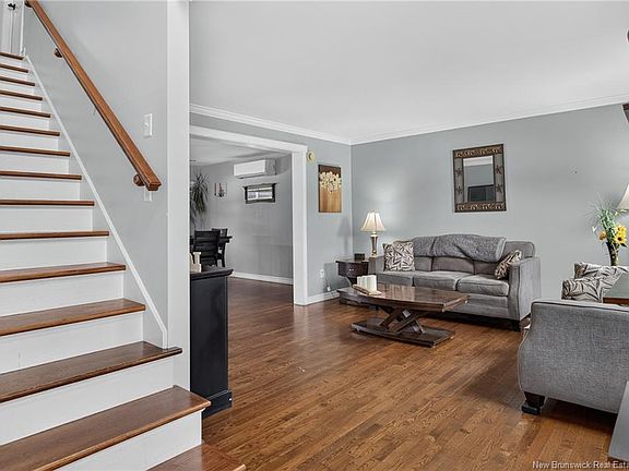 5th image of 45 Jennifer St