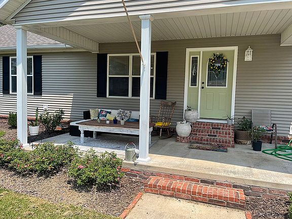 3rd image of 825 Mallard Dr