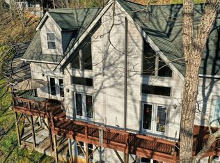 490 Country Club Dr, Whittier, NC 28789