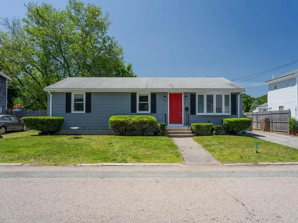 47 Planet Ave E, Riverside, RI 02915