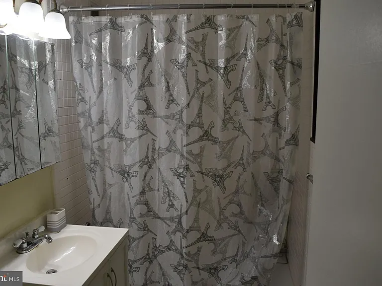 1111 Arlington Blvd #825 — Photo 9