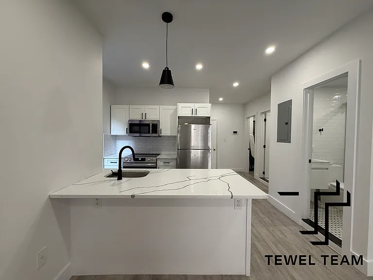 2085 Lexington Ave #4D — Photo 4