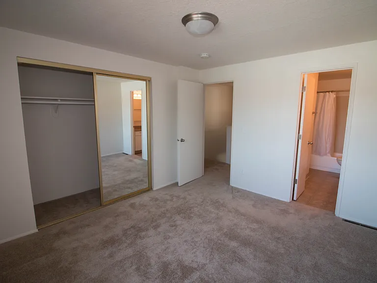 Columbia Crest Townhomes — Photo 10