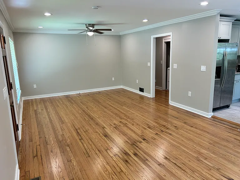1748 Windsor Blvd — Photo 7