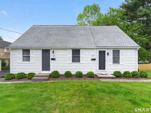 221 Meadows End Rd, Milford, CT 06460