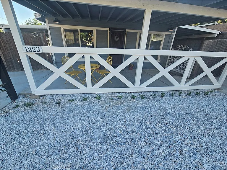 1223 Rose St — Photo 3