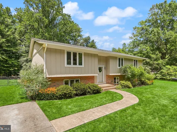 7251 Ridgeway Dr, Manassas, VA 20112