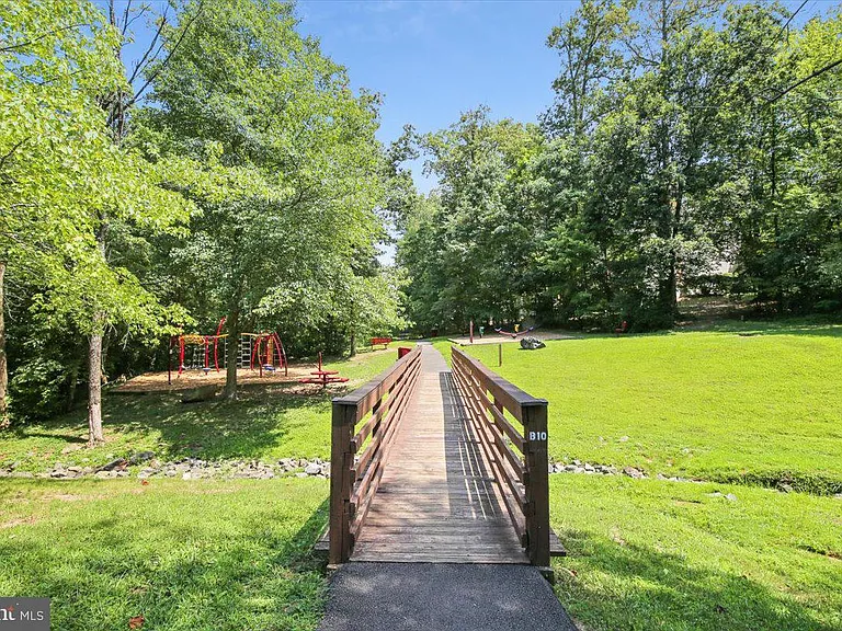 5913 Spruce Run Ct — Photo 53