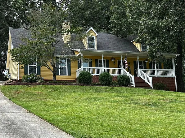 692 Crawford Cir, Toccoa, GA 30577