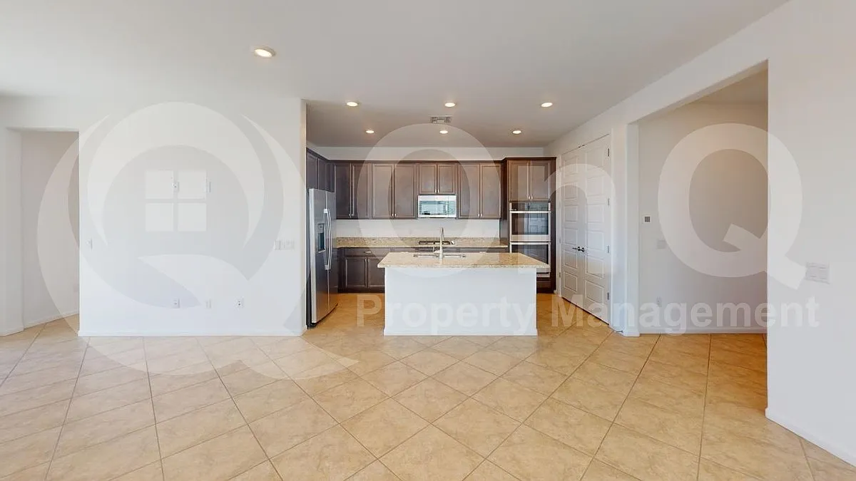 4 bed, 2.0 bath, 1834 sqft, $2,295 — Photo 4
