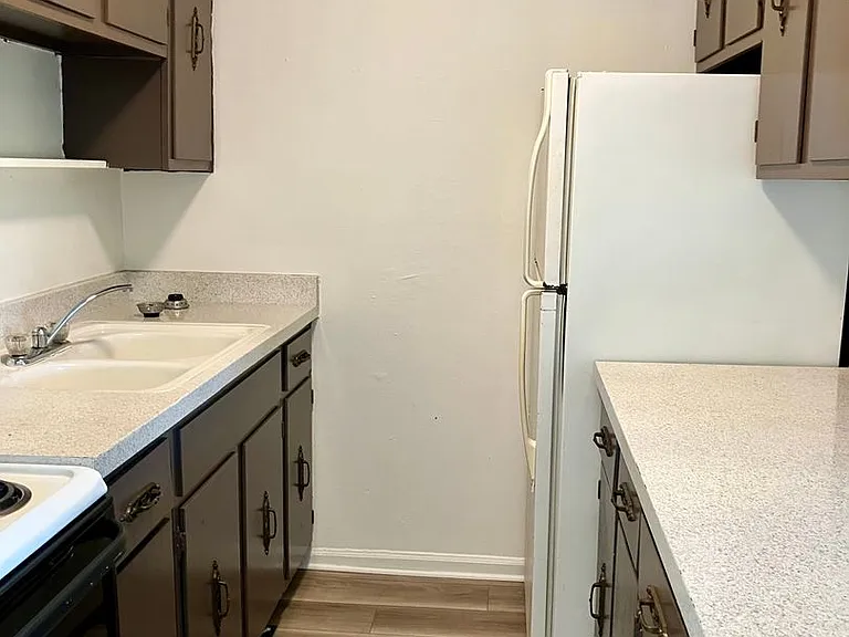 Meadow Pointe Apartments — Photo 3
