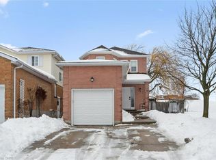 4 Northmanor Cres, Kitchener, ON N2N 3C2