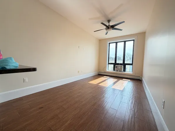 303 Stanhope Street image 1 of 9