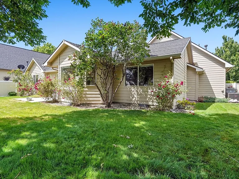 782 S Hydra Ave — Photo 33