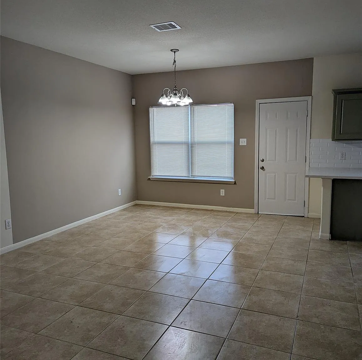 3 bed, 2.5 bath, 2178 sqft, $2,000 — Photo 2