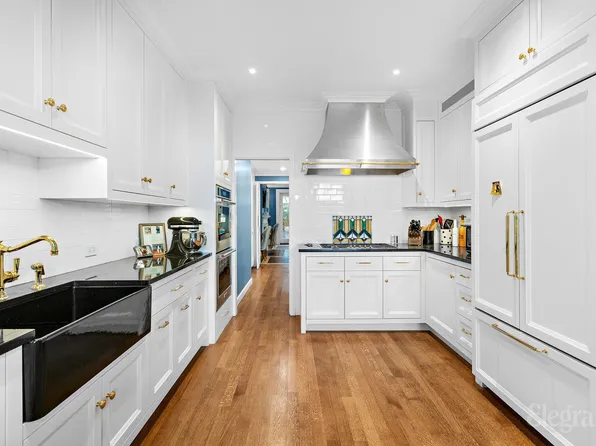 40 East 67th Street image 3 of 21