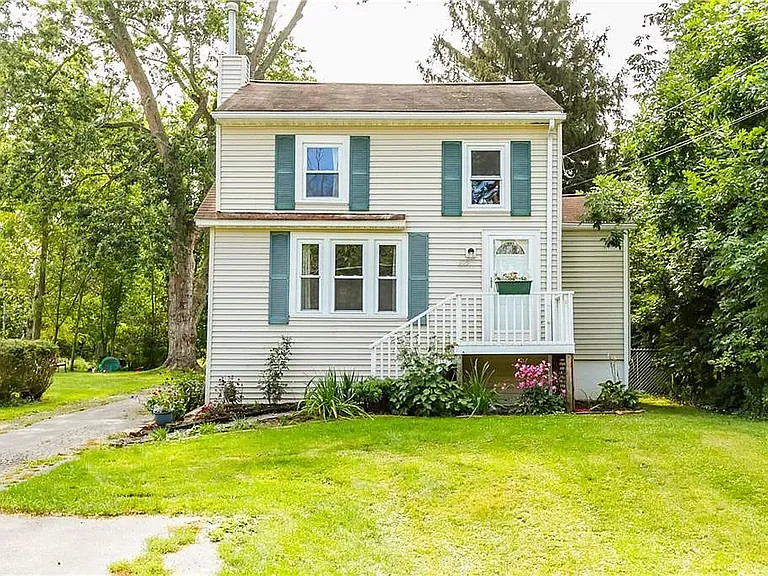 225 River Meadow Dr — Photo 2