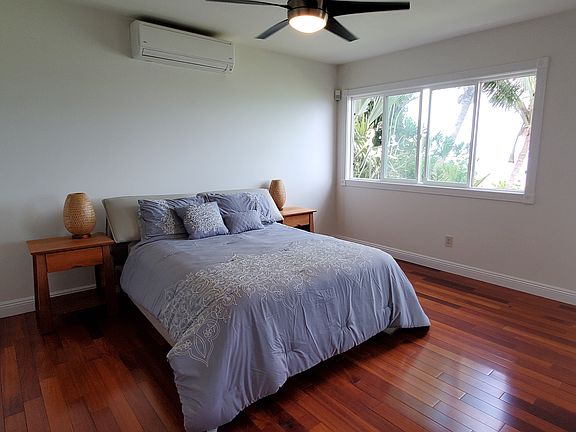 Large main bedroom with walk in closet