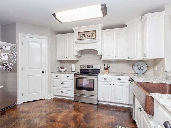 4th image of 43206 N Henderson Ave