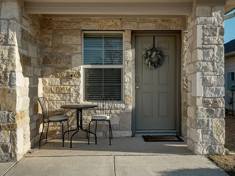 153 Roanwood Dr — Photo 2