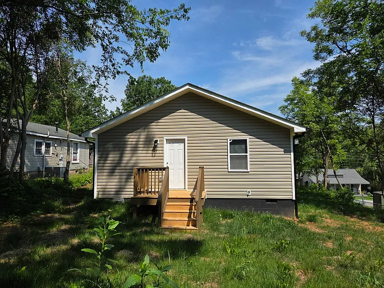 219 Green Dr SW — Photo 11