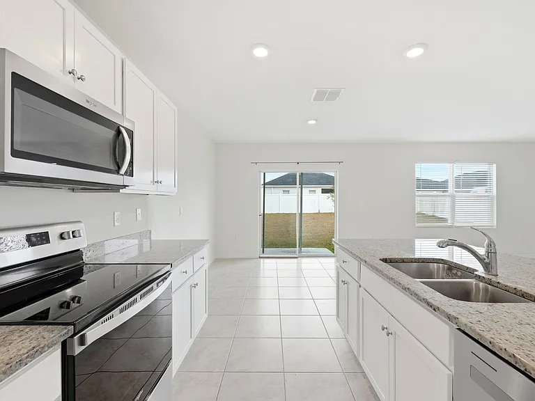 1019 Cascade Dr — Photo 2