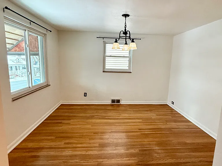 34 Wentworth Ave — Photo 4