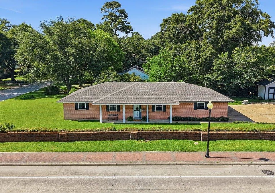 1st image of 3580 Calder Ave
