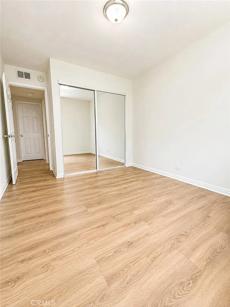 3 bed, 1061 sqft, $3,350 — Photo 3
