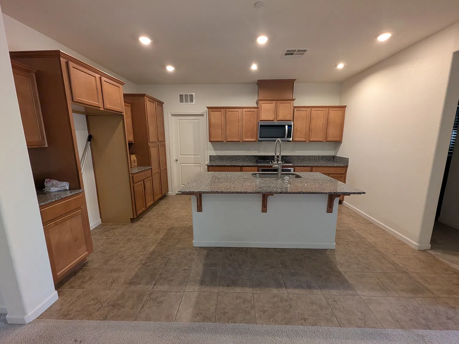 3 bed, 1456 sqft, $2,795 — Photo 2