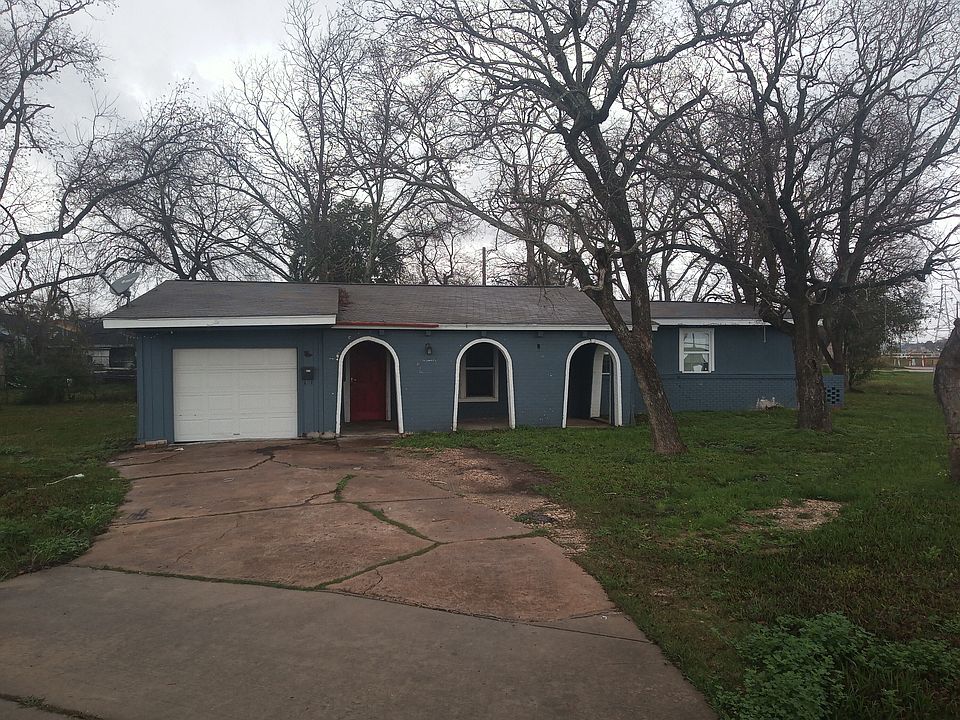 1st image of 575 Pecan Dr