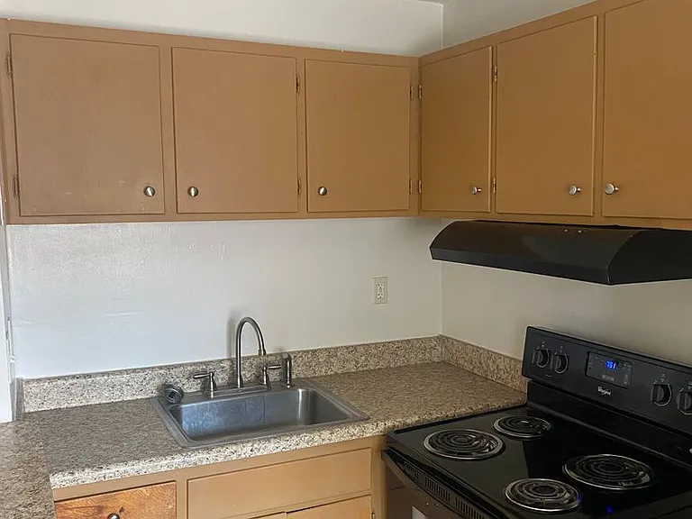 350 Fort Worth Ave — Photo 3