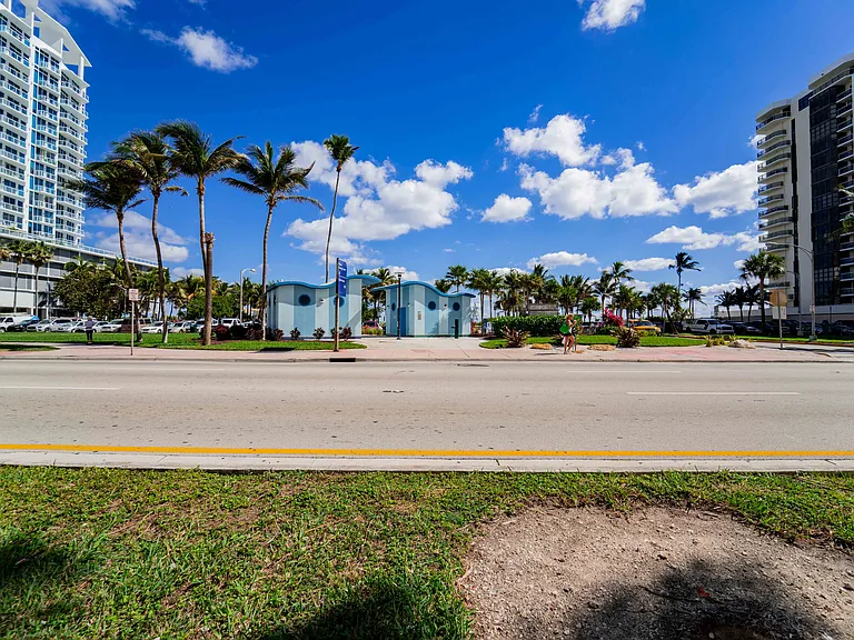 6450 Collins Ave #703 — Photo 17