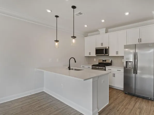 221 Sunbird Ln, Waynesboro, VA 22980