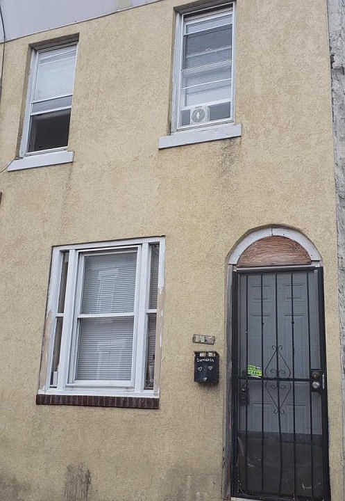 1st image of 319 E Somerset St