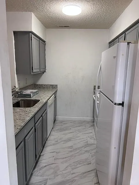 2 bed, 950 sqft, $2,200 — Photo 2
