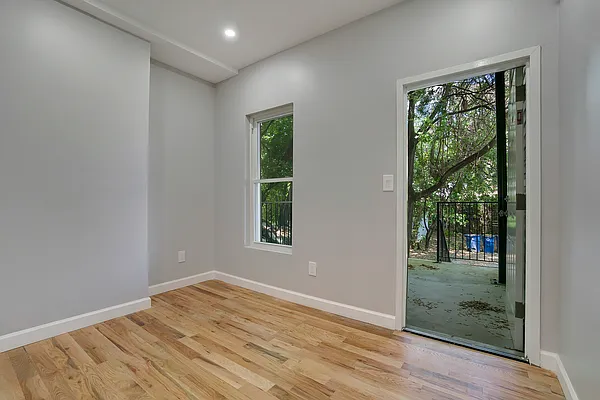 Rented by EXR | media 4