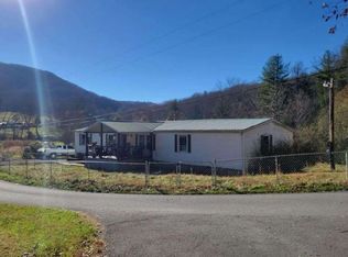 220 Falls Rd, Hampton, TN 37658