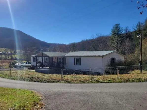 220 Falls Rd, Hampton, TN 37658