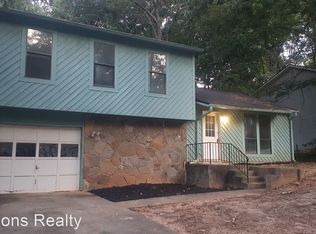 884 Greenhedge Dr, Stone Mountain, GA