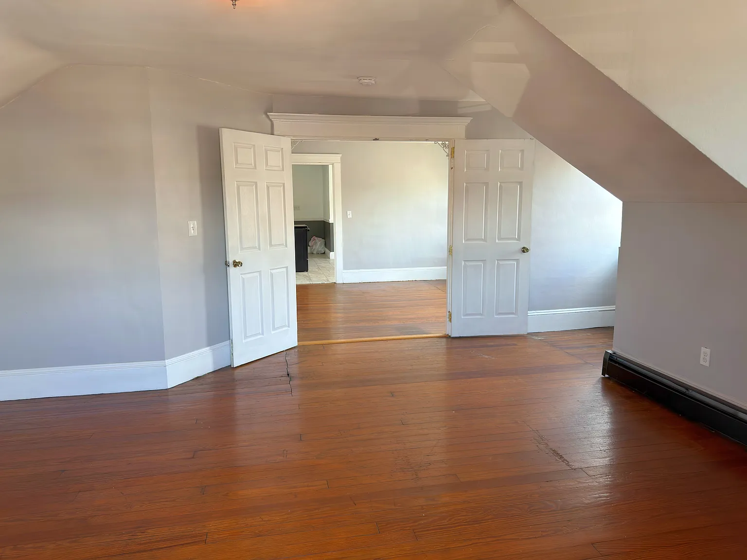 618 Reservoir Ave — Photo 2
