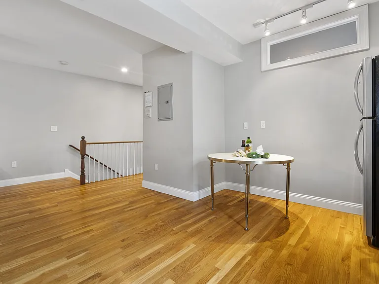 734 E 6th St #3 — Photo 7