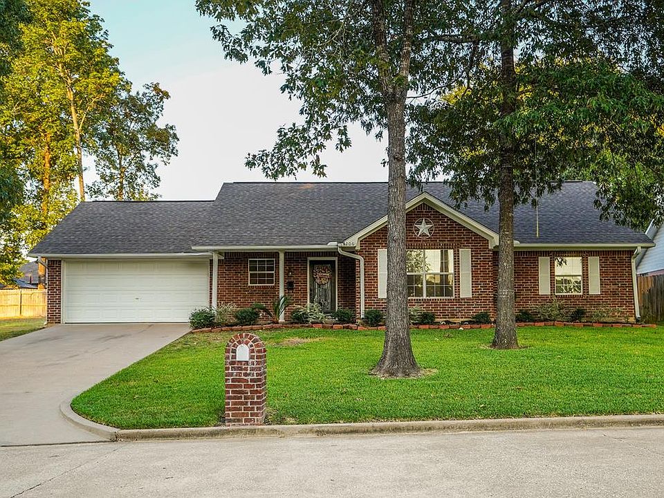 1st image of 206 Red Oak Ln