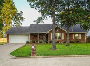206 Red Oak Ln, Palestine, TX 75801