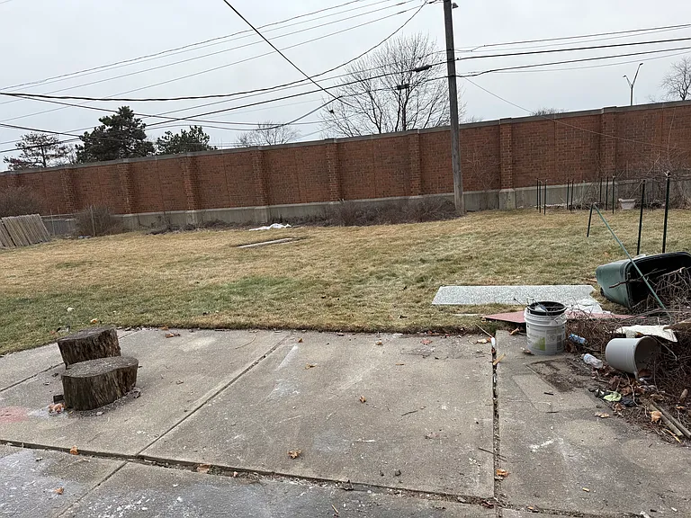 8565 Potomac Ave — Photo 44