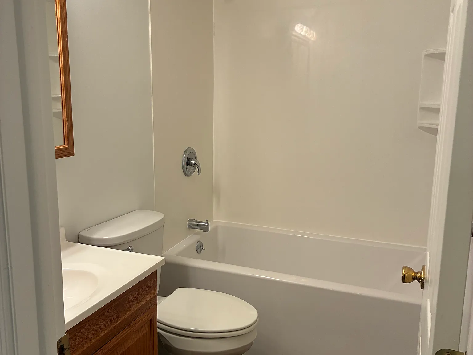 2 bed, 1.5 bath, 950 sqft, $1,375 — Photo 2