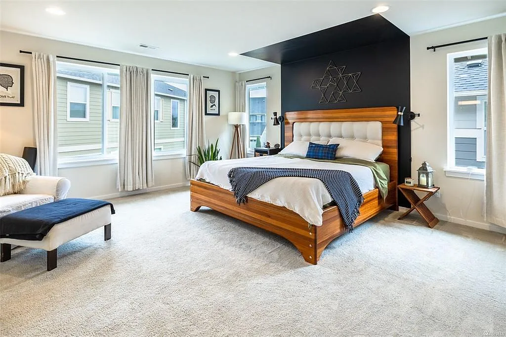 4 bed, 3036 sqft, $4,200 — Photo 1