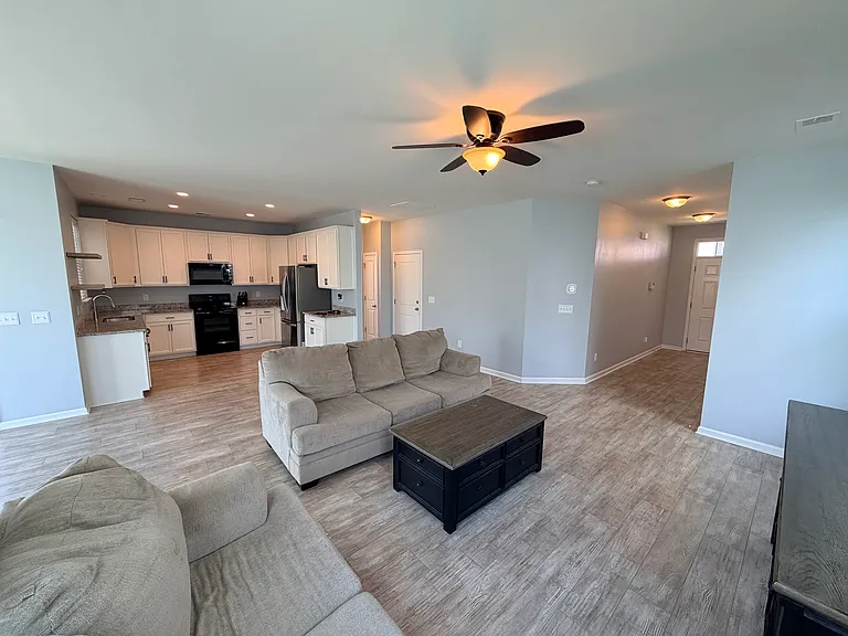 1355 Hermitage Ln — Photo 7